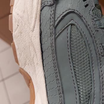 Skechers Hediye Ayakkabının Tabanı Açıldı: Modelde Sorun Mu Var?