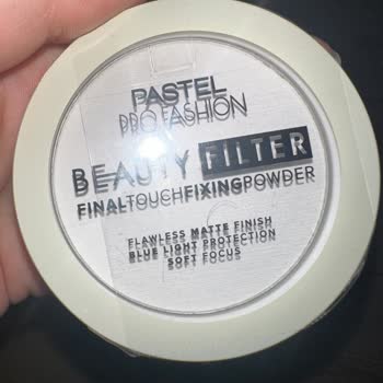 Pastel Pudranın İçinden Çıkan Kıl Şoku