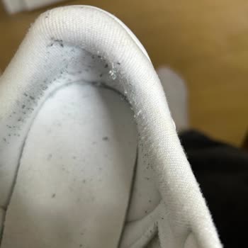 Reebok Ayakkabıda Tüylenme Ve Sökük Bağ Sorunu