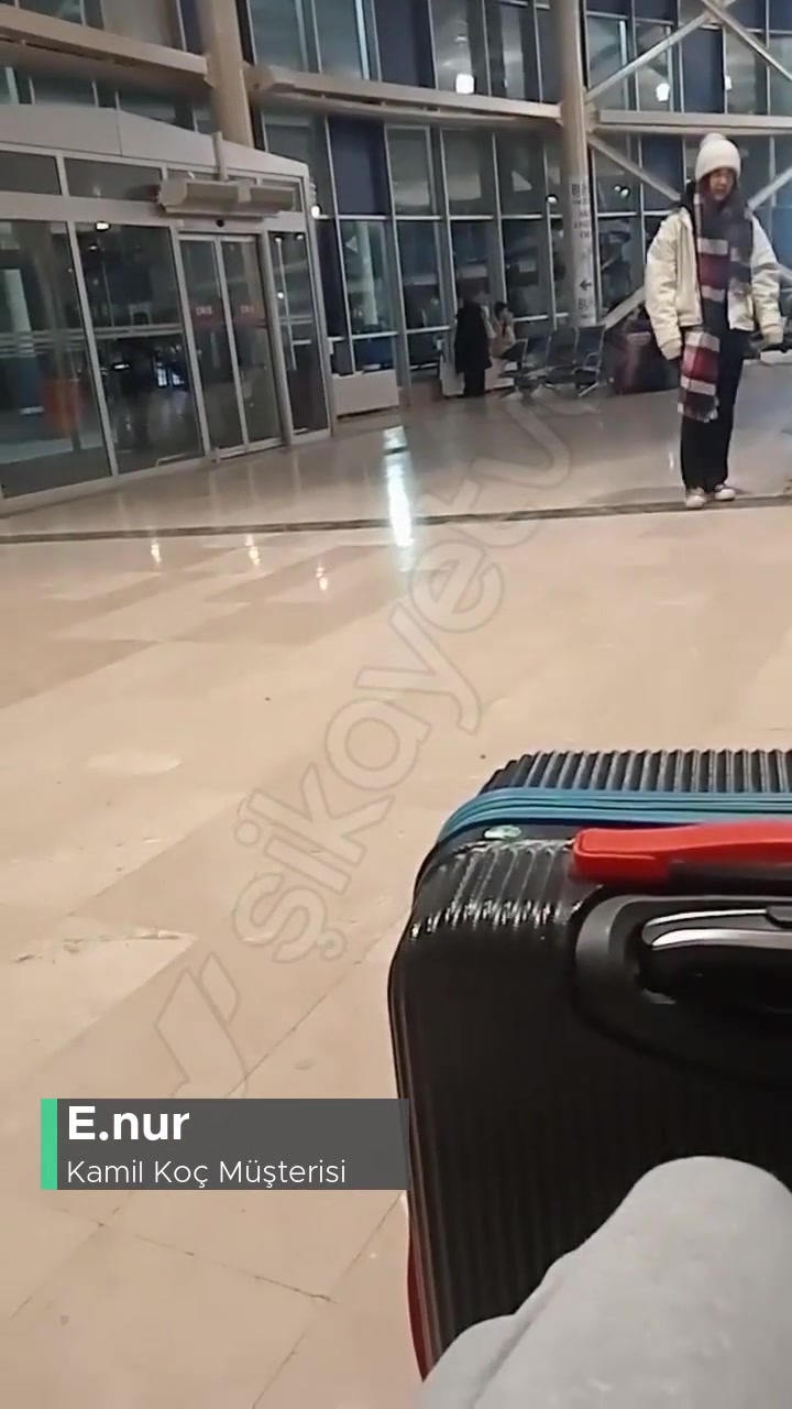 Kamil Koç Araçta Arıza Çıktığı İçin 3 Saat Otogarda Beklemekteyiz! videonun kapak resmi