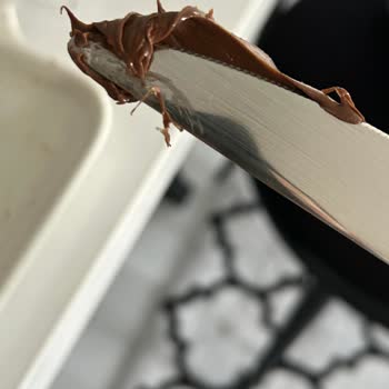 Çikolatanın İçinden Çıkan Şeffaf Madde Şaşkınlığı