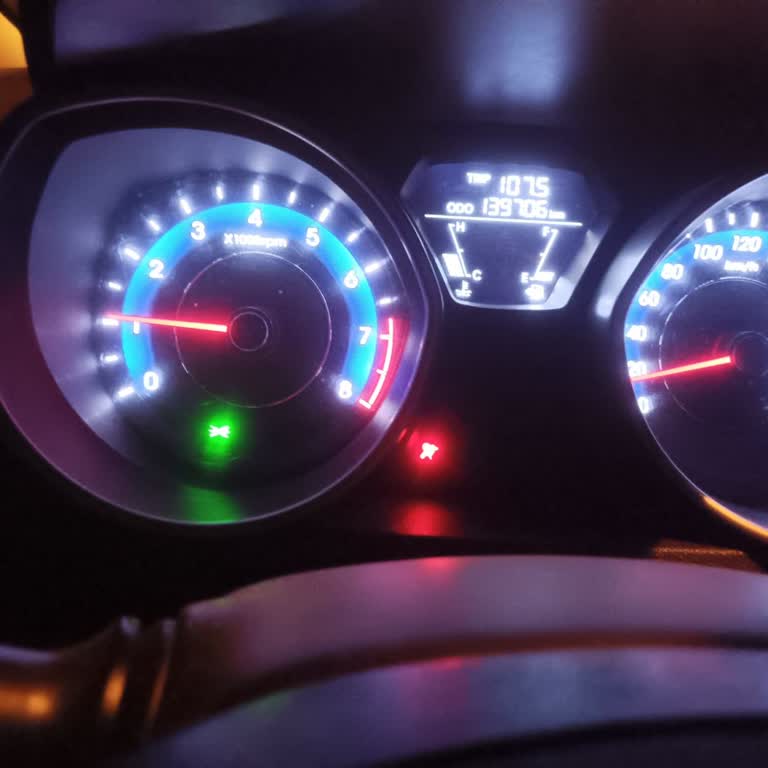 Hyundai Elentra Airbag Uyarısı Sürekli Yanıyor