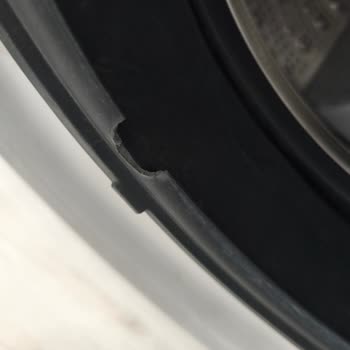 Bosch Çamaşır Makinesi Körük Lastiği Sorunu: Kullanıcı Hatası Mı, İmalat Hatası Mı?