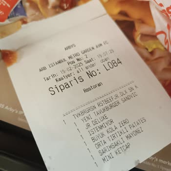 Arby's Menüde Gizemli Ve Çiğnenmeyen Madde Şoku