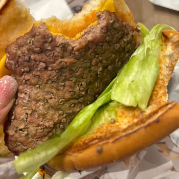 Carls Jr'da Sağlığı Tehdit Eden Et Burgerler