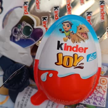 Kinder Joy Paketinde Yanlış Seri: Hayal Kırıklığına Uğrayan Çocuk