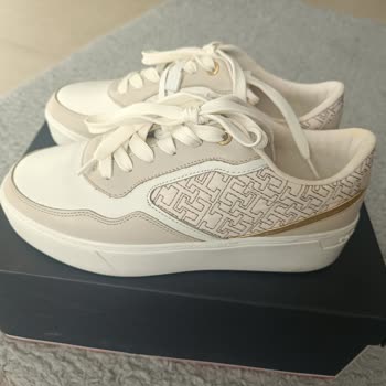 Tommy Hilfiger Mağazasında İade Ve Defolu Ürün Sorunu