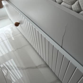 Genç Bebe Karyola İlk Kullanımda Çatladı Ve İlgisizlikle Karşılaştık
