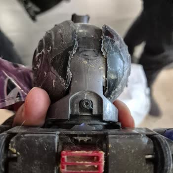 Dayanıklı Denilen Dyson Süpürgenin Kırılan Başlığı
