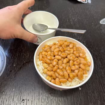 Ekşi Fasulye Şoku: Baruthane Pilavcısı'ndan Hayal Kırıklığı