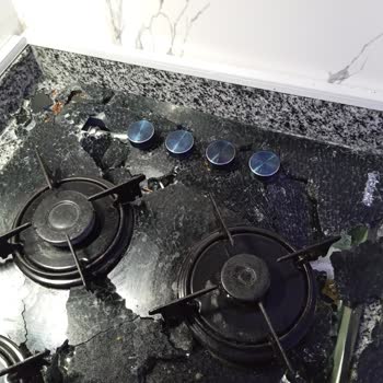 Luxell Ankastre Setin Camı Patladı, Garanti Sorunu Yaşanıyor