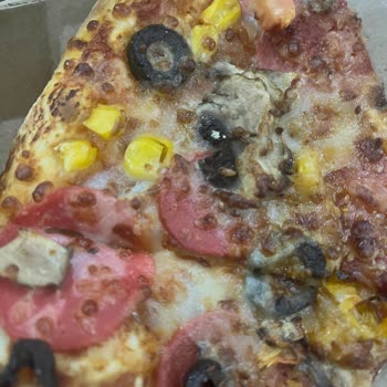 Domino's Siparişinde Zeytin Çekirdeği Şoku