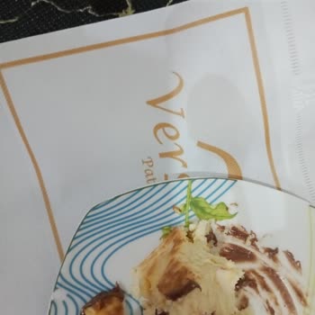 Versay Patisserie Karabağlar Şubesi Şikayeti