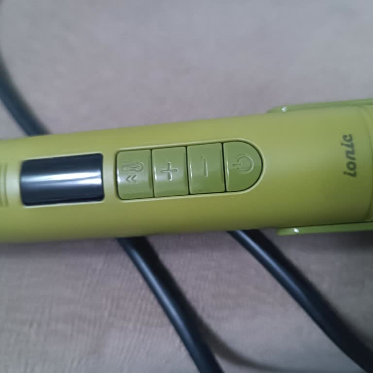 Grundig Saç Düzleştirici Kendi Kendine Kapanıyor