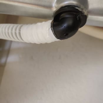 Klimanın Su Tahliye Borusu Sorunu Çözülmüyor