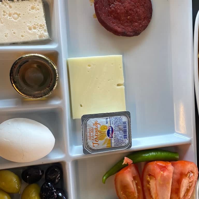 Köfteci Yusuf'ta Kahvaltı Tabağında Eksik Peynir Sorunu