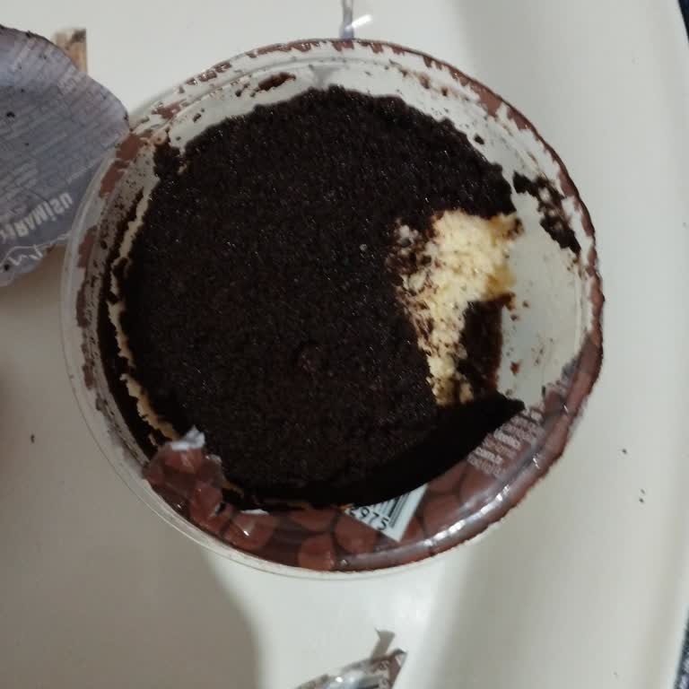 Özsüt Tiramisu'da Ekşi Tat Ve Kalıplaşmış Parçalar