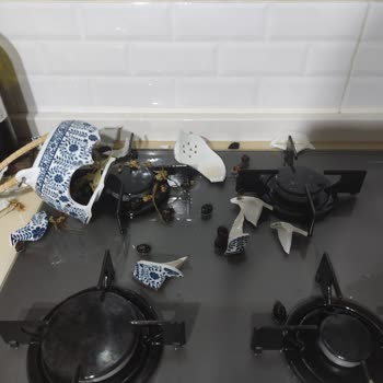 Kısık Ateşte Parçalanan Demlik Tehlike Yarattı