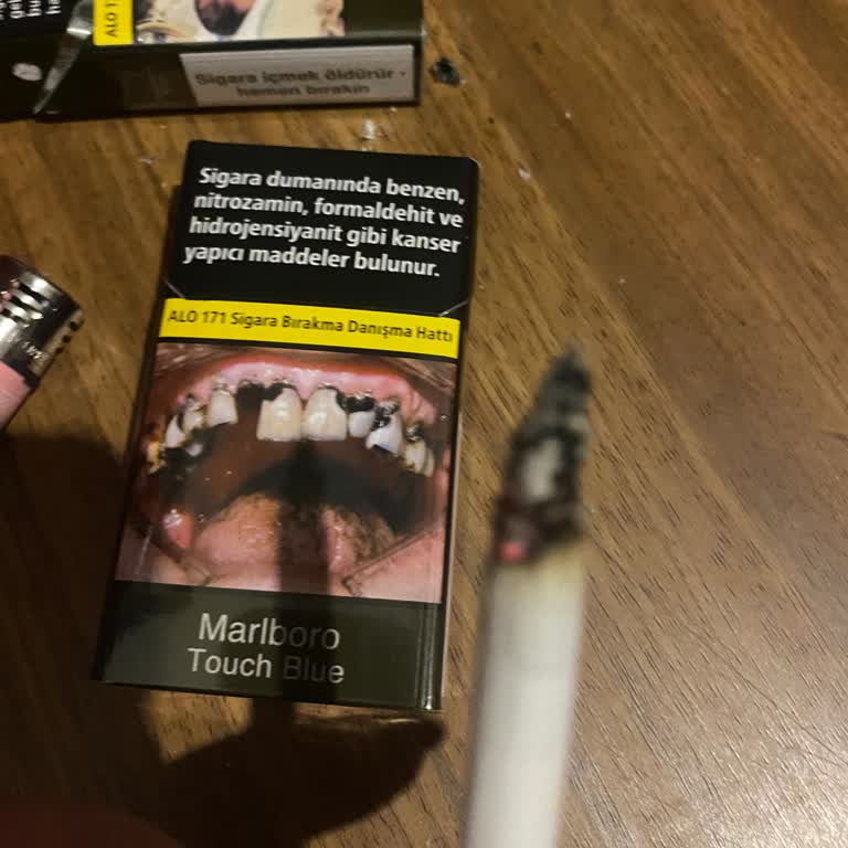 Sürekli Odunsu Parçalar Çıkan Sigaralar