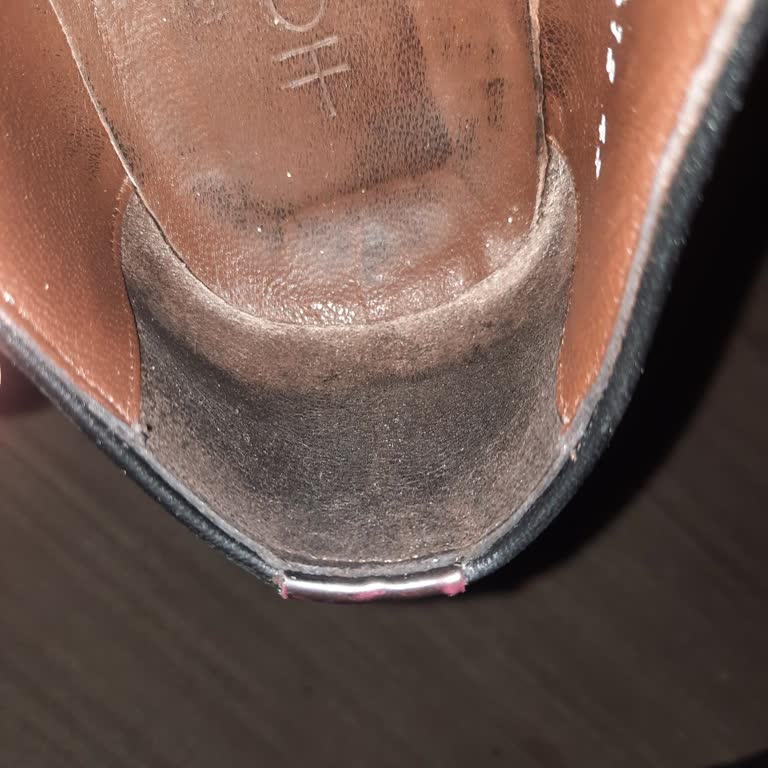 Hotiç Ayakkabılarının Rahatsız Edici Tasarımı