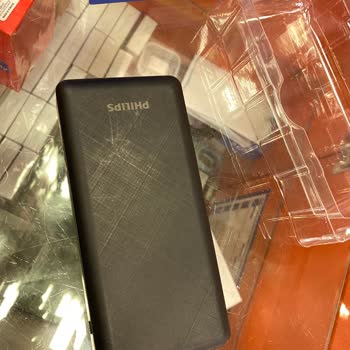 Philips Powerbank von Migros hat Geräusche beim Laden, geringe Kapazität, beschädigt