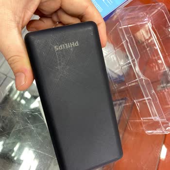 Philips Powerbank von Migros hat Geräusche beim Laden, geringe Kapazität, beschädigt