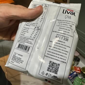 Kapalı Paketlerdeki Gizemli Kahverengi Böcekler