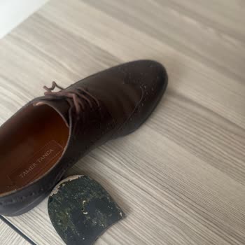 Kalitesiz Ayakkabı Ve Yetersiz Müşteri Memnuniyeti