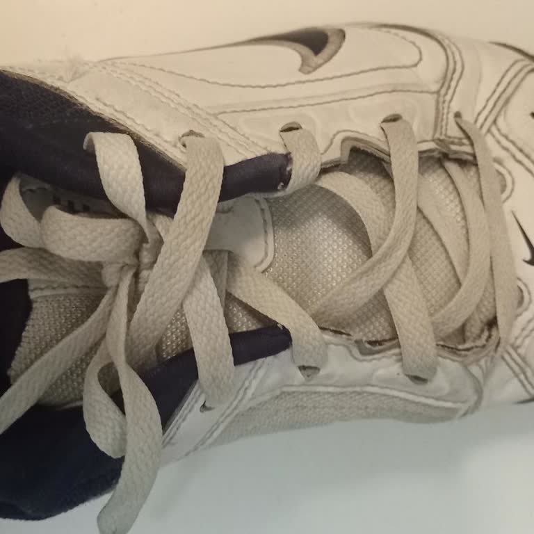 Nike Ayakkabı 4 Ayda Yırtıldı, Mağaza Sorumluluğu Kabul Etmiyor