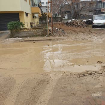 TOKİ Şantiyesi Nedeniyle Çamurlu Yollar