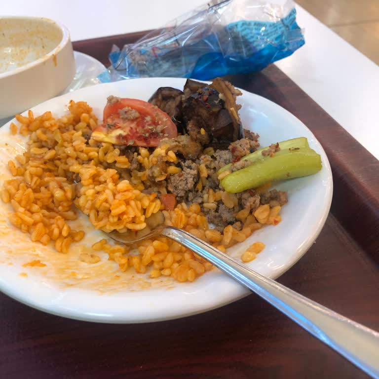 Yarım Porsiyon İçin Tam Menü Ücreti Alınıyor