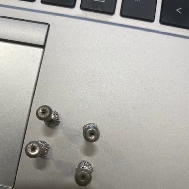 Swarovski Küpelerinden Kaynaklanan Alerji Ve Kalite Sorunu