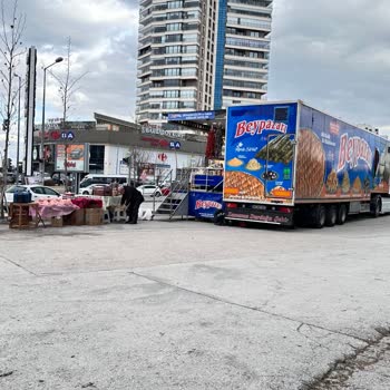 Sitemizin Önünde İstenmeyen Satıcılar Ve Çevre Kirliliği