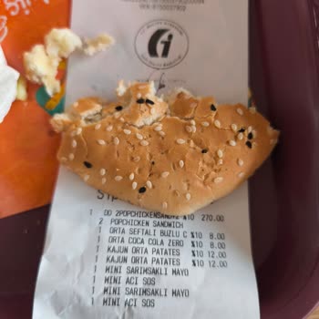 Bayat Ekmek Ve Beklemiş Tavuk Deneyimi