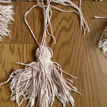 Lorena Canals Halısının Püskülleri Sürekli Kopuyor