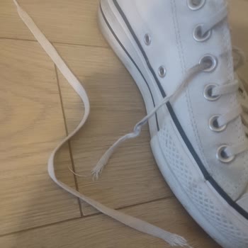 Converse Ayakkabımın Bağcığı İlk Kullanımda Koptu