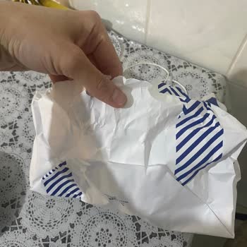 Özsüt'te Yağmurda Eriyen Poşet Krizi