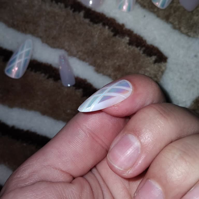 Deseni Eksik Takma Tırnak Hayal Kırıklığı