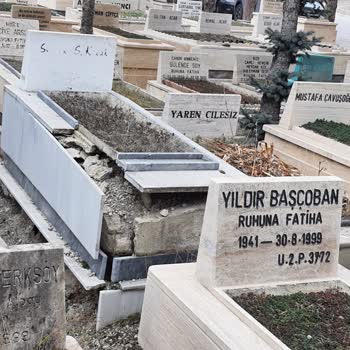 Mezarlıkların Bakımsız Hali Ve Sahipsiz Kabirler İçin Acil Çözüm Beklentisi