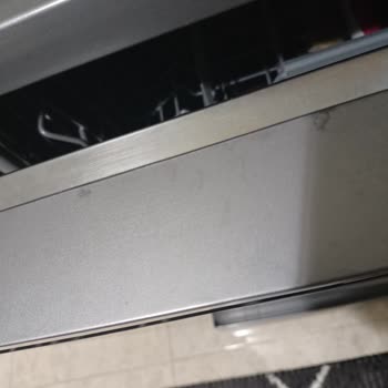 Bulaşık Makinesi Kapak Lekesi Sorunu
