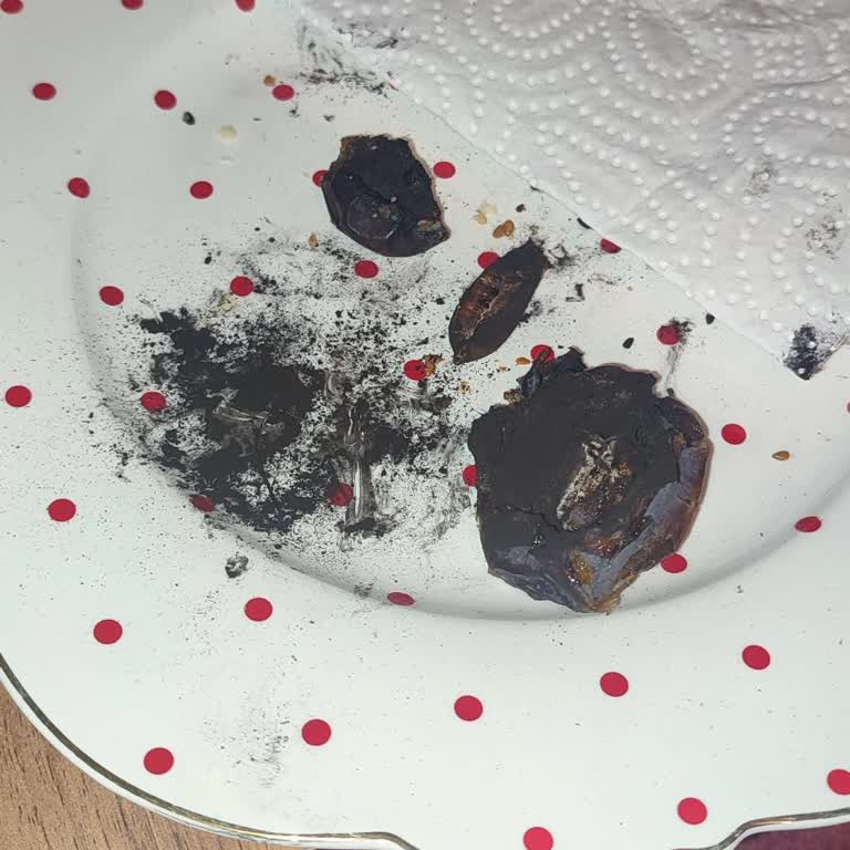 Tadım Hurmasından Çıkan Duman Ve Kömür Gibi Toz Şoku