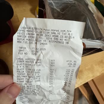 SKT Geçmemiş Kuruyemişte Örümcek Ağı Ve Böcek Şoku