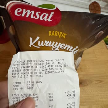 SKT Geçmemiş Kuruyemişte Örümcek Ağı Ve Böcek Şoku