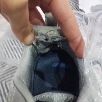 Skechers Ayakkabıda Beklenmedik Yırtıklar