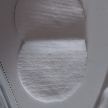 BİM Makyaj Pamuklarında Eksik Ve Kalitesiz Ürün Sorunu