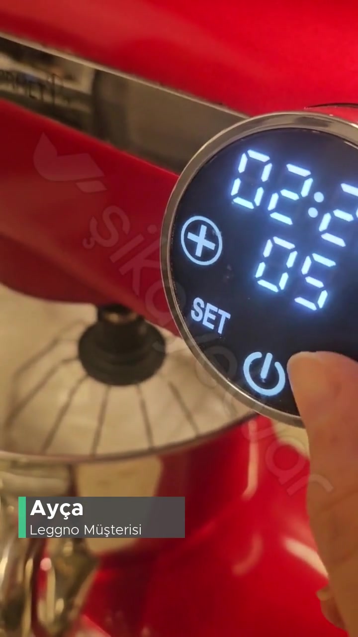 Leggno Mutfak Şefi Tiz Ses Çıkarıyor! videonun kapak resmi