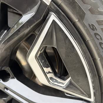 BMW İle Yaşanan Jant Boyası Ve Yazılım Güncelleme Sorunu