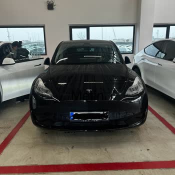 Tesla, problema con el limpiaparabrisas y arañazos en el coche nuevo