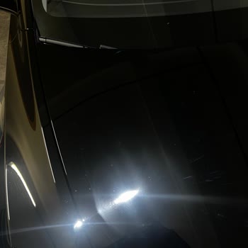Tesla, problema con el limpiaparabrisas y arañazos en el coche nuevo