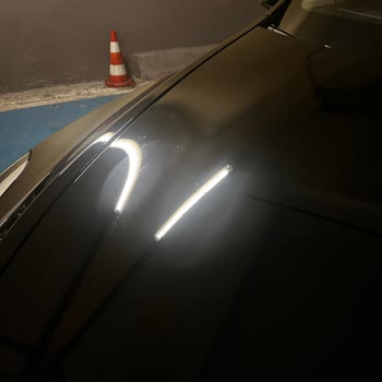 Tesla, problema con el limpiaparabrisas y arañazos en el coche nuevo